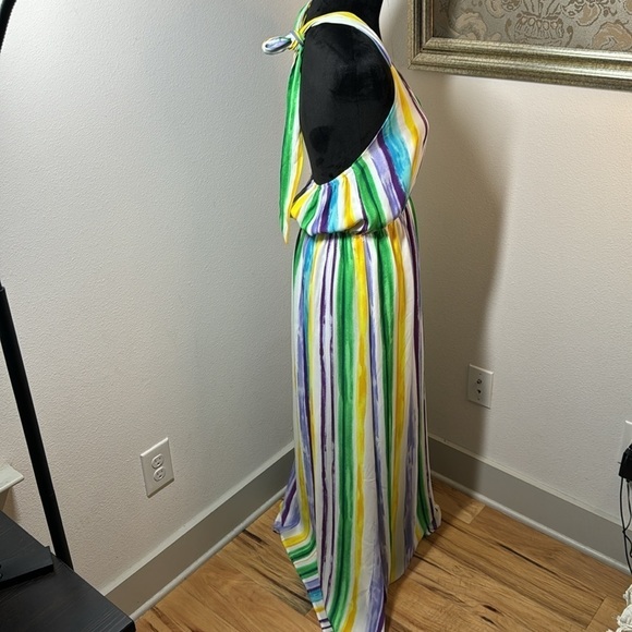 GiLLI multi color striped halter maxi dress Sz M - Picture 4 of 7